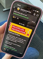 Ein Bild vom BREMERHAVEN BUS WhatsApp-Kanal auf dem Handy